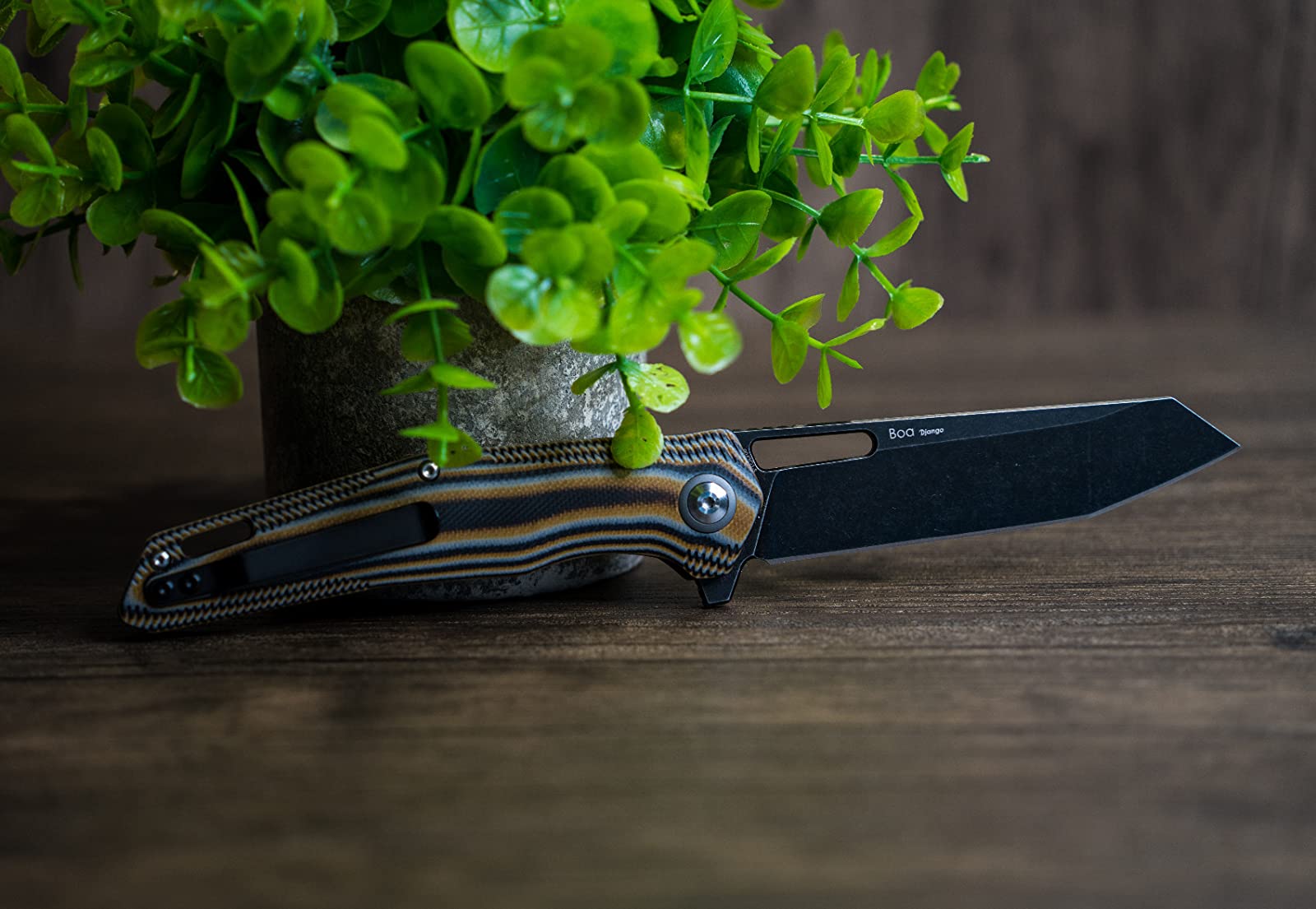 Survival of the Sharpest: The Iconic Knives of Silver Screen Legends